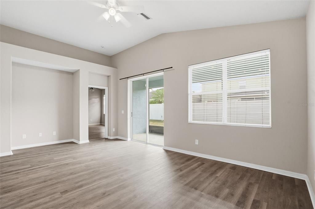 Activo con contrato: $309,900 (3 camas, 2 baños, 2062 Pies cuadrados)