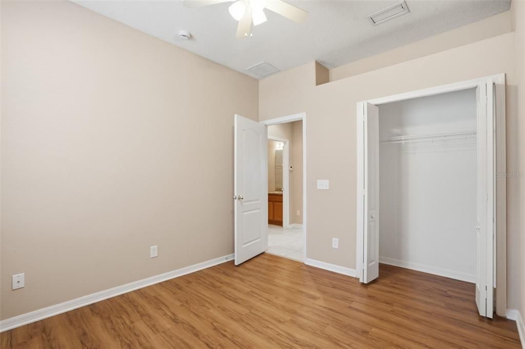 Activo con contrato: $309,900 (3 camas, 2 baños, 2062 Pies cuadrados)