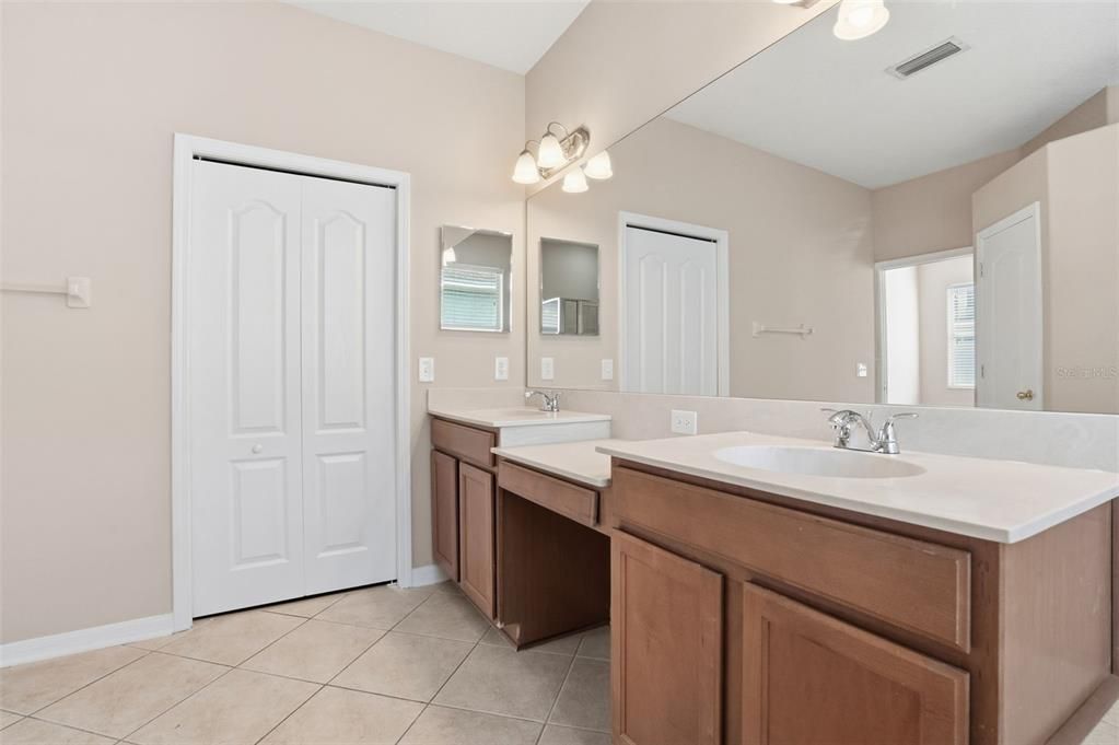 Activo con contrato: $309,900 (3 camas, 2 baños, 2062 Pies cuadrados)