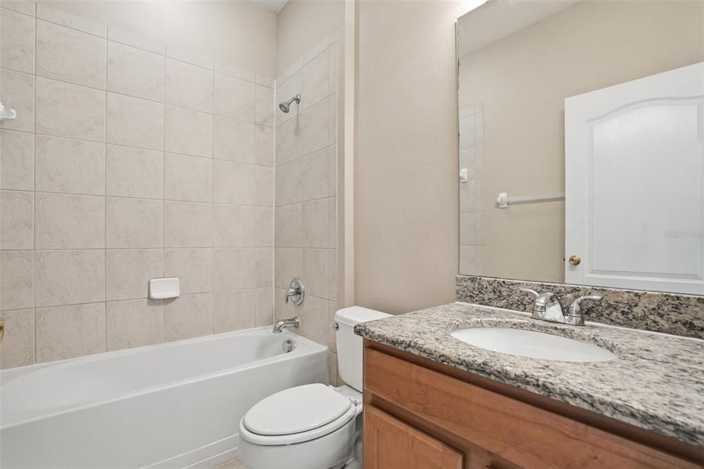 Activo con contrato: $309,900 (3 camas, 2 baños, 2062 Pies cuadrados)