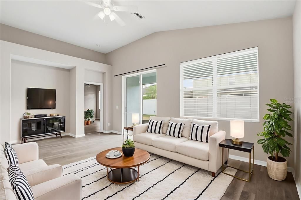 Activo con contrato: $309,900 (3 camas, 2 baños, 2062 Pies cuadrados)