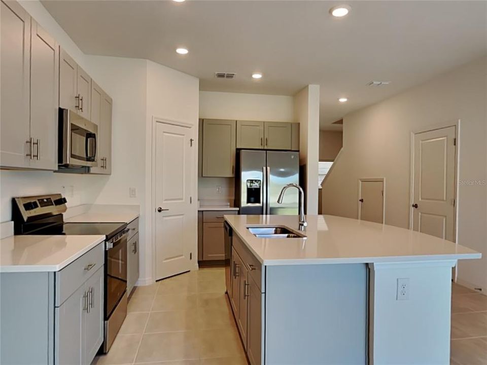 В аренду: $1,750 (3 спален, 2 ванн, 1373 Квадратных фут)