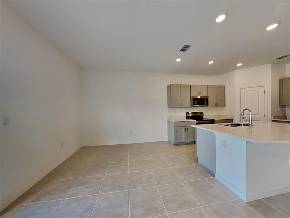 В аренду: $1,750 (3 спален, 2 ванн, 1373 Квадратных фут)