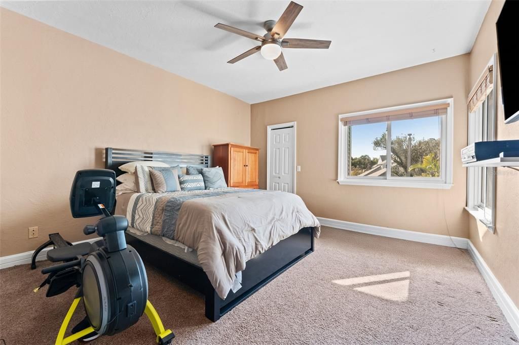 Под контрактом: $325,000 (2 спален, 2 ванн, 1782 Квадратных фут)