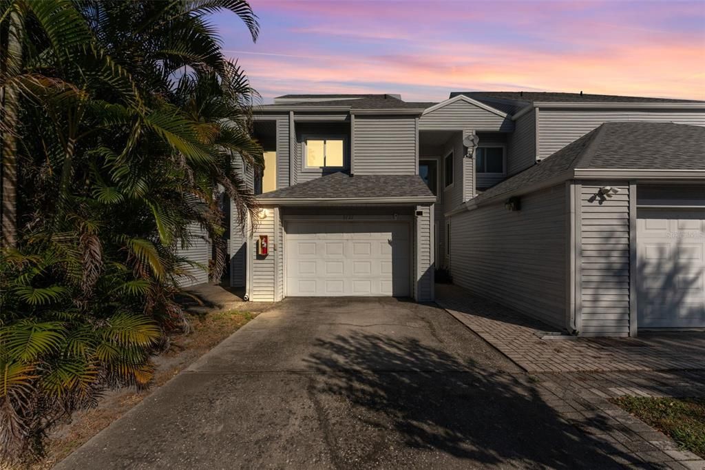 Под контрактом: $325,000 (2 спален, 2 ванн, 1782 Квадратных фут)