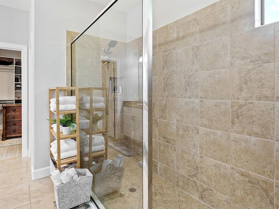 For Sale: $950,000 (3 beds, 3 baths, 2335 Square Feet)