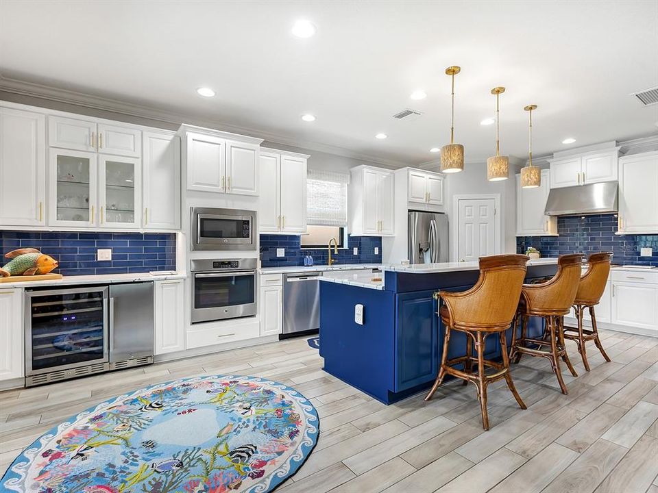 For Sale: $950,000 (3 beds, 3 baths, 2335 Square Feet)