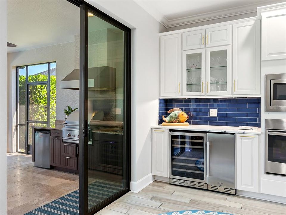 For Sale: $950,000 (3 beds, 3 baths, 2335 Square Feet)