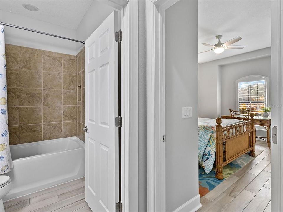 For Sale: $950,000 (3 beds, 3 baths, 2335 Square Feet)