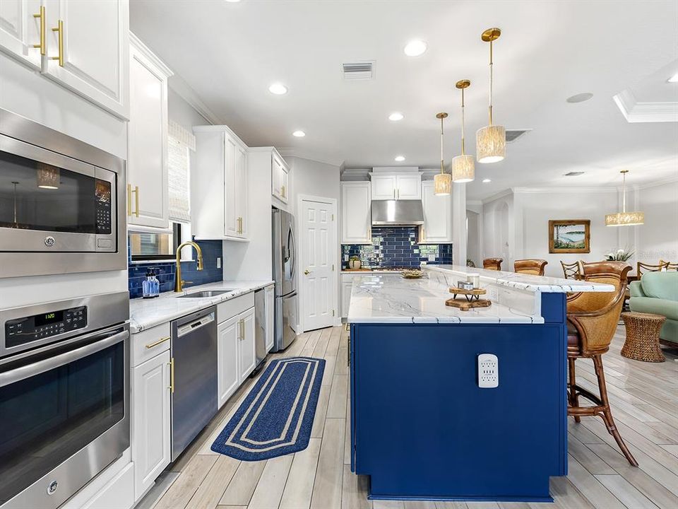 For Sale: $950,000 (3 beds, 3 baths, 2335 Square Feet)