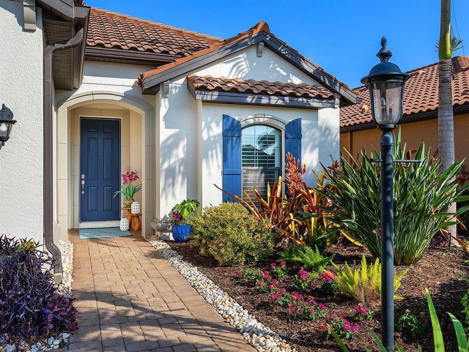 For Sale: $950,000 (3 beds, 3 baths, 2335 Square Feet)