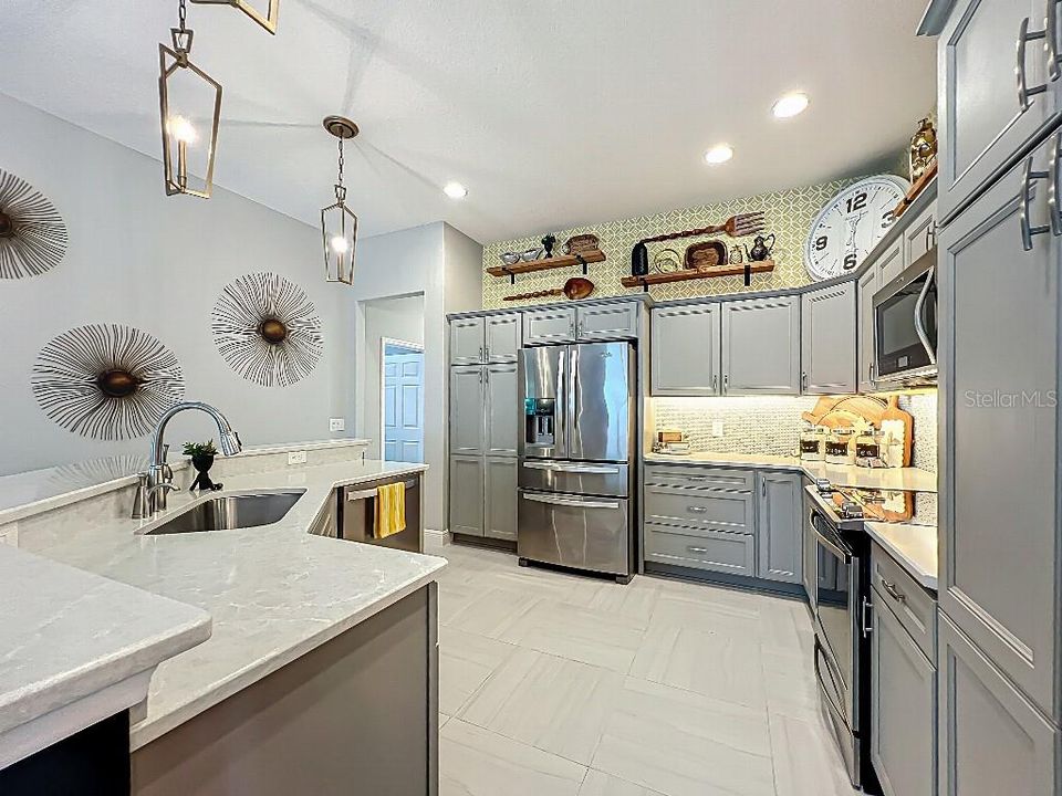 На продажу: $799,900 (3 спален, 3 ванн, 1906 Квадратных фут)