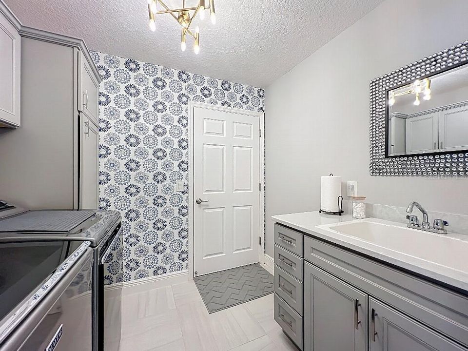 На продажу: $799,900 (3 спален, 3 ванн, 1906 Квадратных фут)