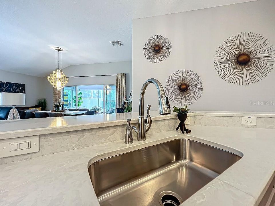 На продажу: $799,900 (3 спален, 3 ванн, 1906 Квадратных фут)