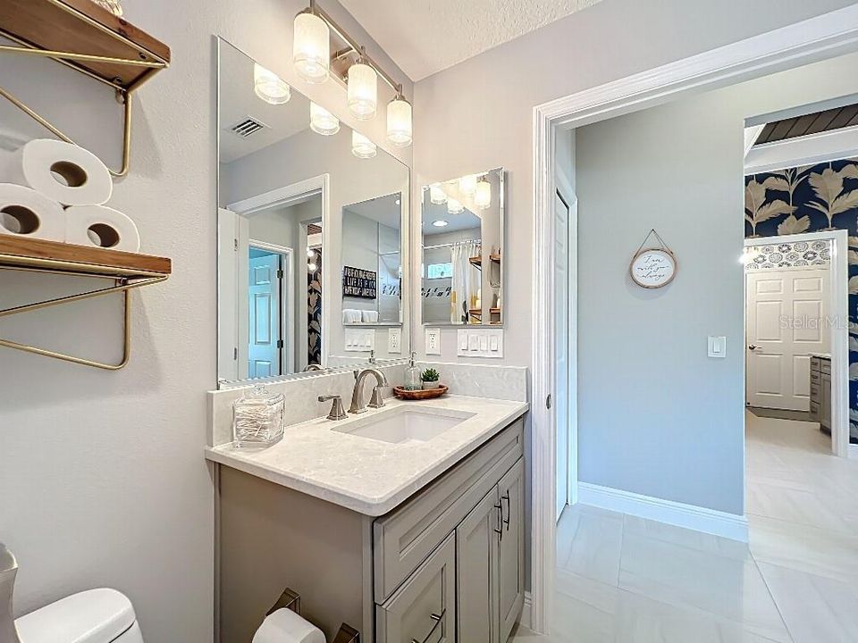 На продажу: $799,900 (3 спален, 3 ванн, 1906 Квадратных фут)