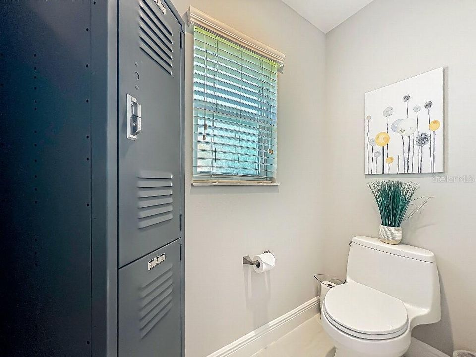 На продажу: $799,900 (3 спален, 3 ванн, 1906 Квадратных фут)