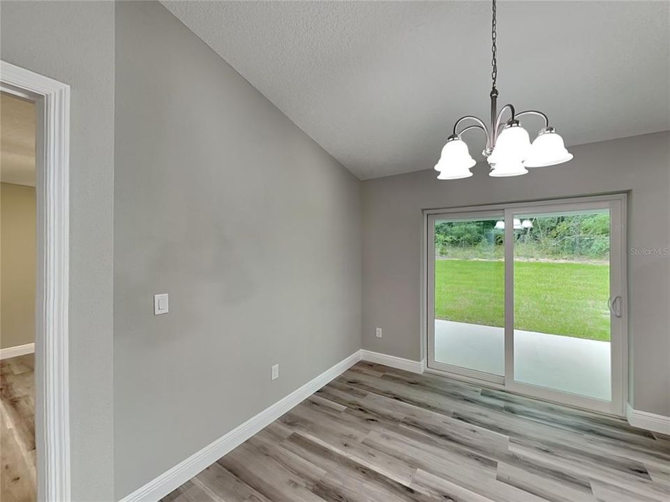 For Rent: $1,650 (3 beds, 2 baths, 1438 Square Feet)