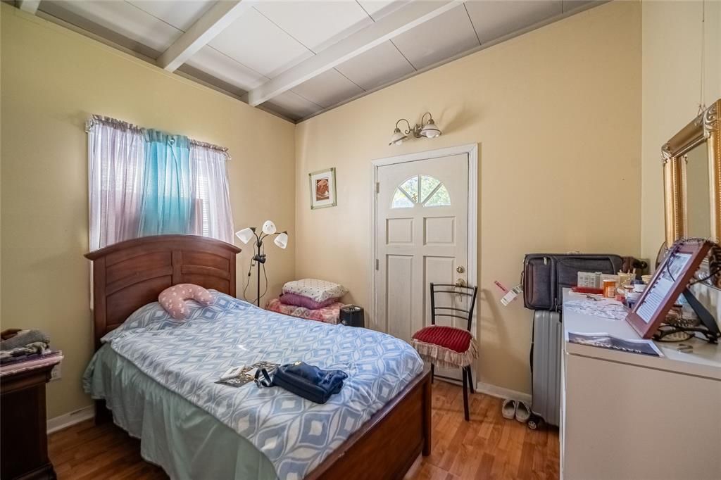 待售: $199,000 (2 贝兹, 1 浴室, 795 平方英尺)