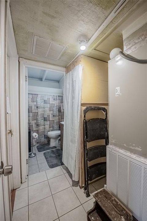 待售: $199,000 (2 贝兹, 1 浴室, 795 平方英尺)