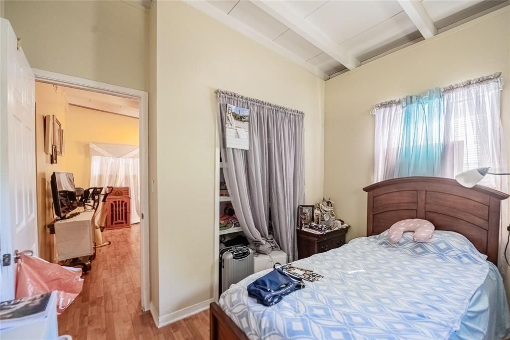 待售: $199,000 (2 贝兹, 1 浴室, 795 平方英尺)