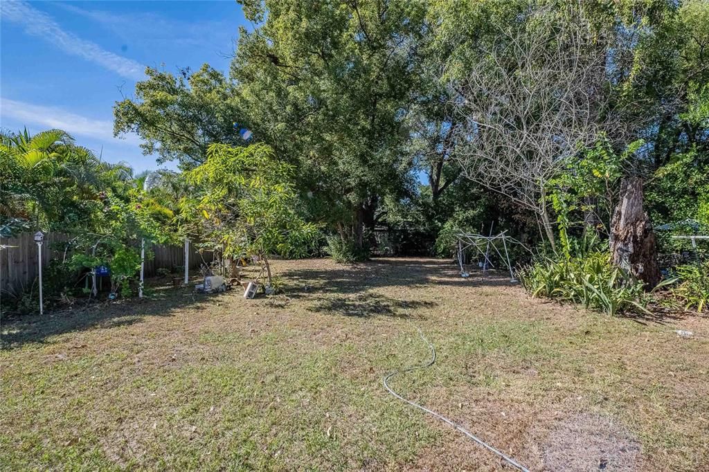 待售: $199,000 (2 贝兹, 1 浴室, 795 平方英尺)