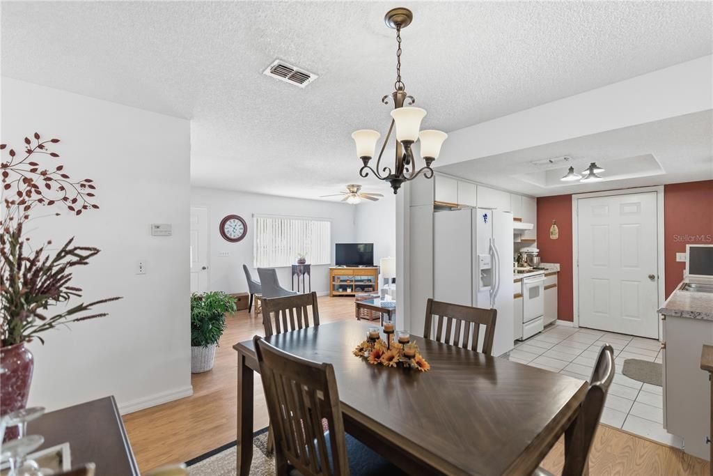 En Venta: $214,900 (2 camas, 2 baños, 1008 Pies cuadrados)