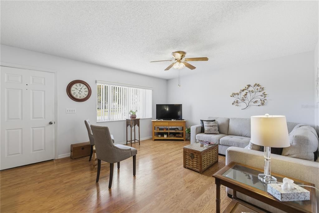 En Venta: $214,900 (2 camas, 2 baños, 1008 Pies cuadrados)