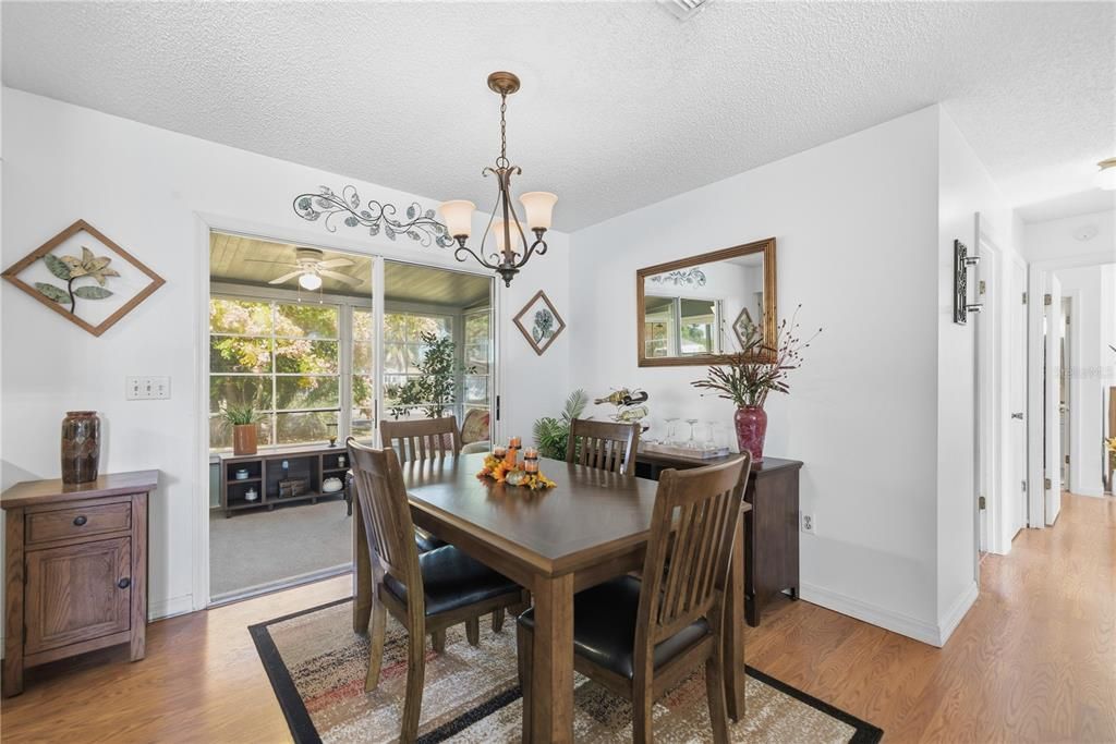 En Venta: $214,900 (2 camas, 2 baños, 1008 Pies cuadrados)