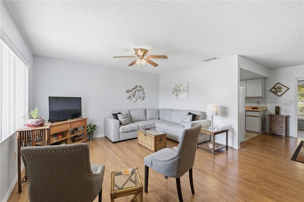 En Venta: $214,900 (2 camas, 2 baños, 1008 Pies cuadrados)