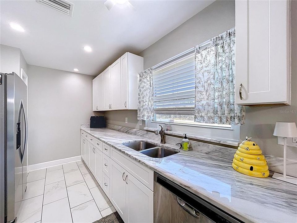 На продажу: $310,000 (3 спален, 2 ванн, 1414 Квадратных фут)