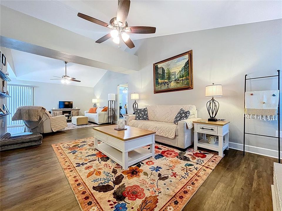 На продажу: $310,000 (3 спален, 2 ванн, 1414 Квадратных фут)