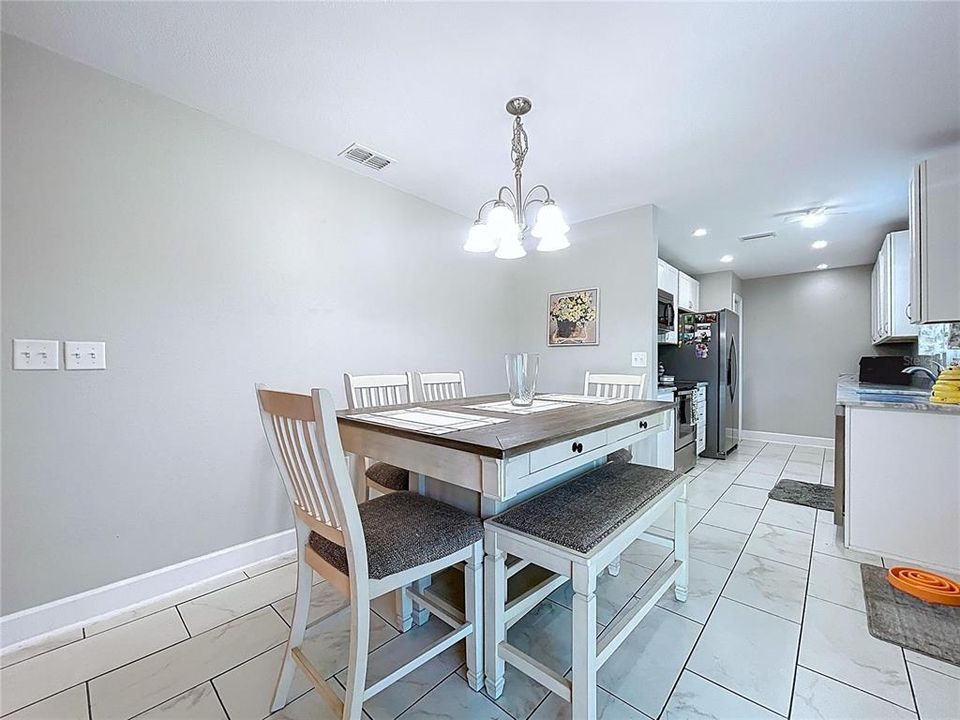 На продажу: $310,000 (3 спален, 2 ванн, 1414 Квадратных фут)