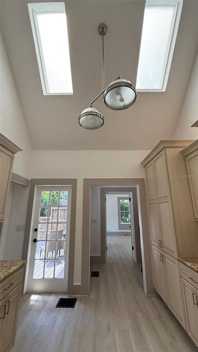 В аренду: $15,000 (5 спален, 3 ванн, 2886 Квадратных фут)