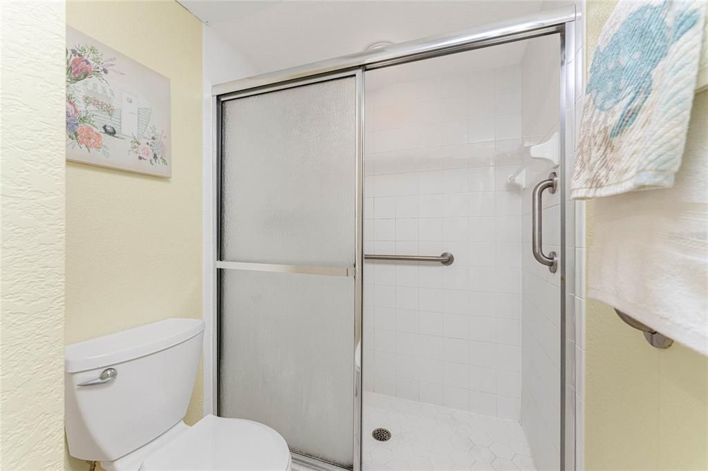 待售: $180,000 (2 贝兹, 2 浴室, 1230 平方英尺)