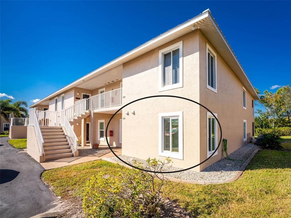 待售: $180,000 (2 贝兹, 2 浴室, 1230 平方英尺)