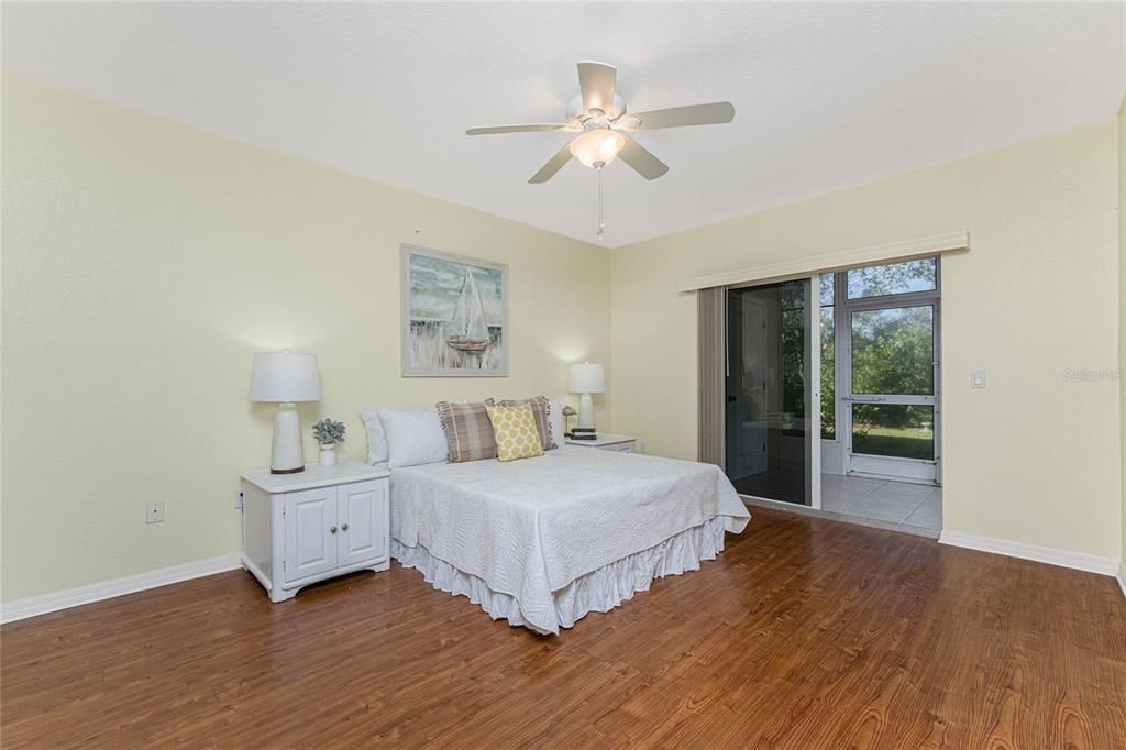 待售: $180,000 (2 贝兹, 2 浴室, 1230 平方英尺)