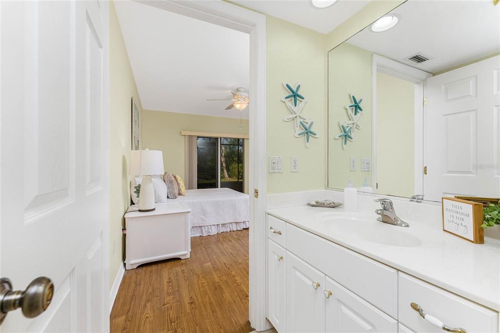 待售: $180,000 (2 贝兹, 2 浴室, 1230 平方英尺)