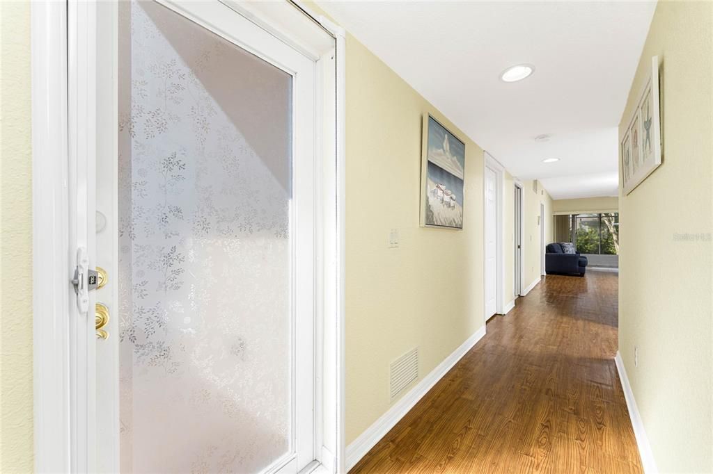 待售: $180,000 (2 贝兹, 2 浴室, 1230 平方英尺)