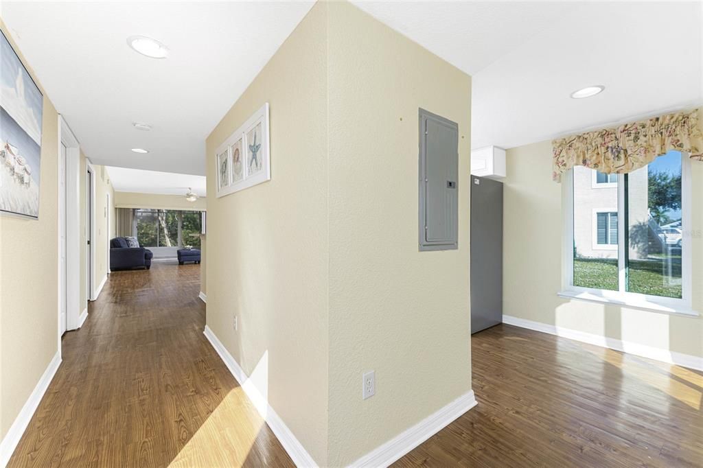 待售: $180,000 (2 贝兹, 2 浴室, 1230 平方英尺)