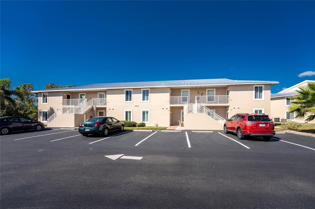 待售: $180,000 (2 贝兹, 2 浴室, 1230 平方英尺)