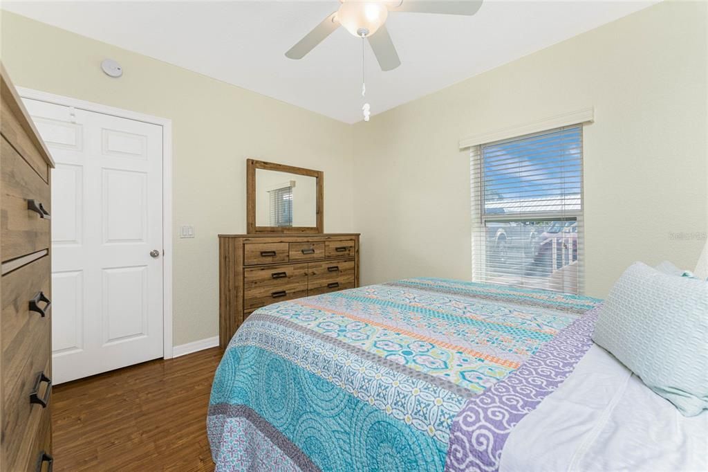 待售: $180,000 (2 贝兹, 2 浴室, 1230 平方英尺)