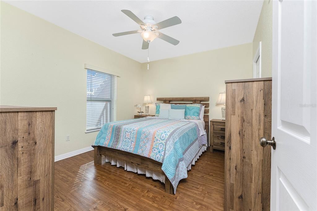 待售: $180,000 (2 贝兹, 2 浴室, 1230 平方英尺)