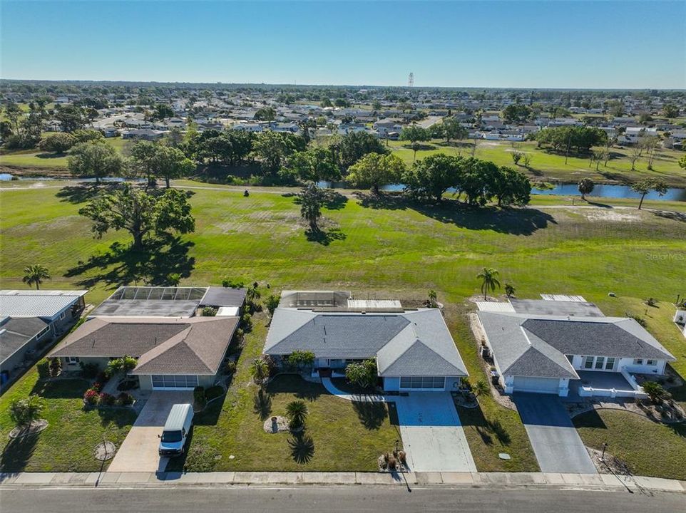 En Venta: $369,000 (4 camas, 3 baños, 1684 Pies cuadrados)