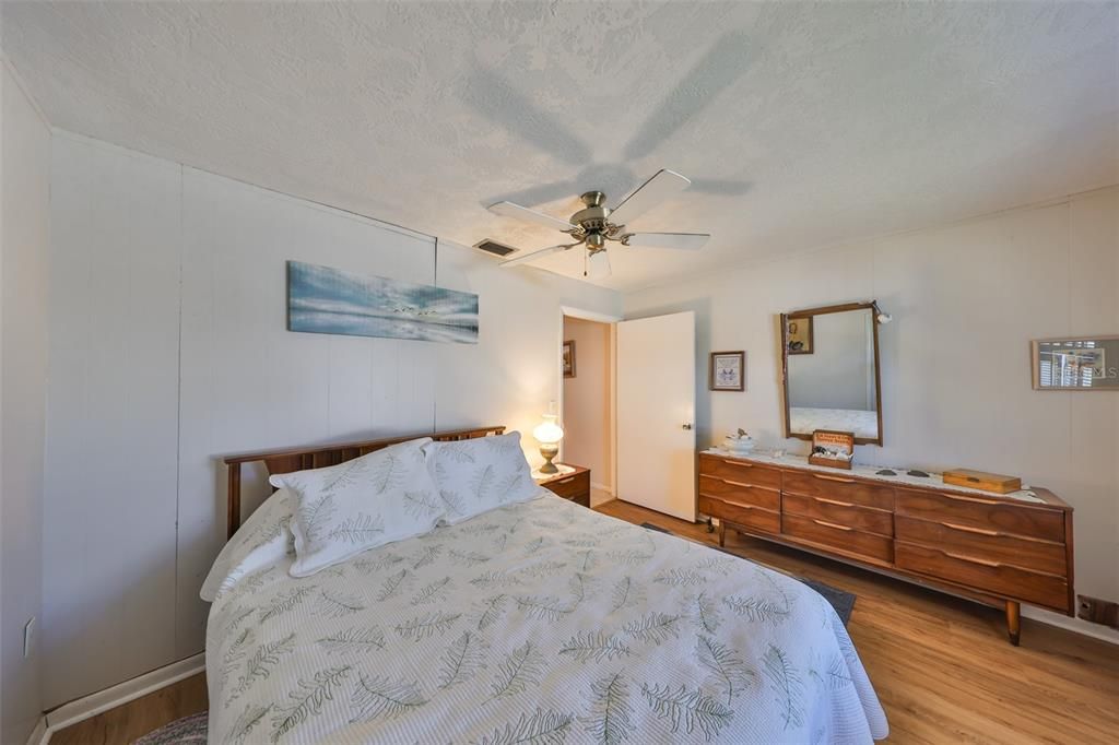 En Venta: $369,000 (4 camas, 3 baños, 1684 Pies cuadrados)