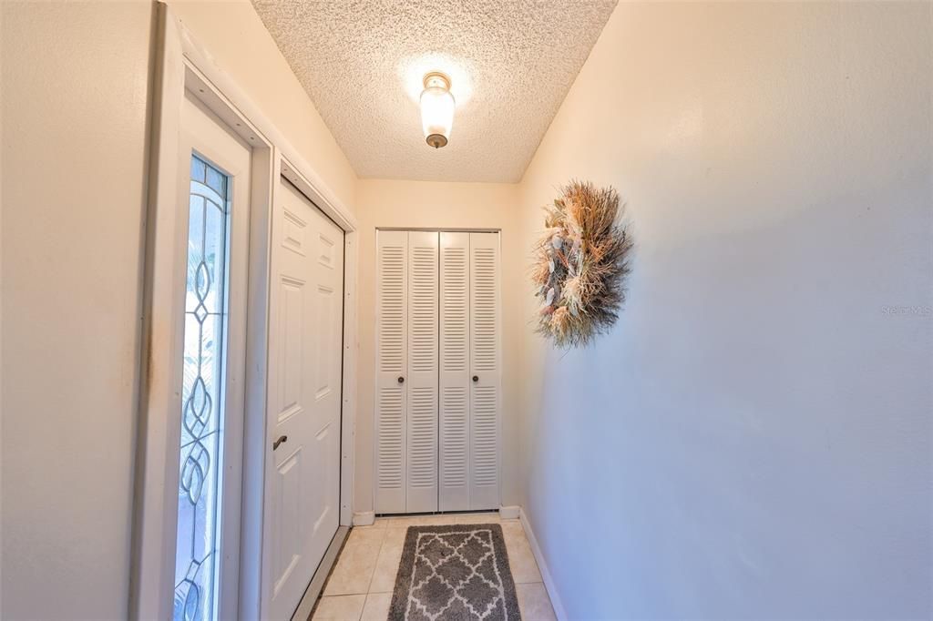 En Venta: $369,000 (4 camas, 3 baños, 1684 Pies cuadrados)