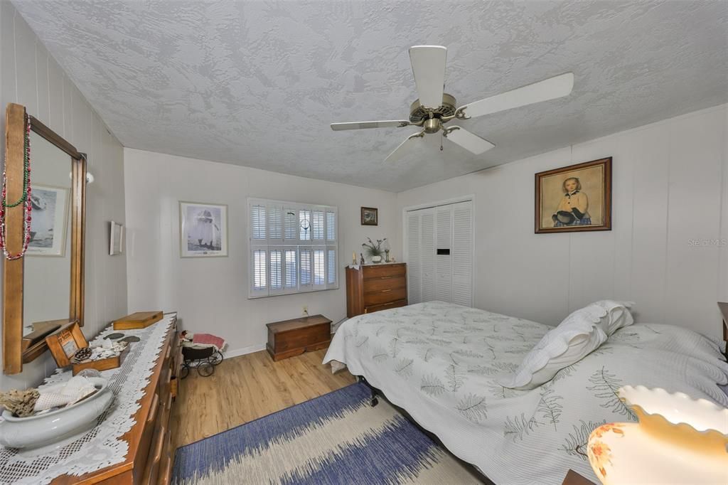 En Venta: $369,000 (4 camas, 3 baños, 1684 Pies cuadrados)