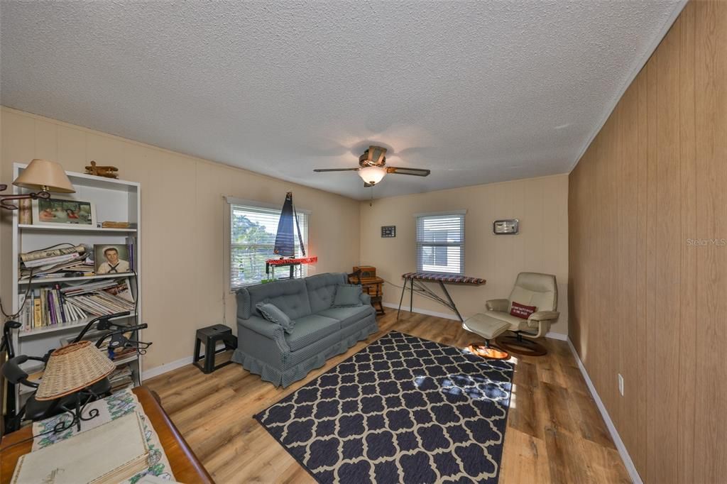 En Venta: $369,000 (4 camas, 3 baños, 1684 Pies cuadrados)