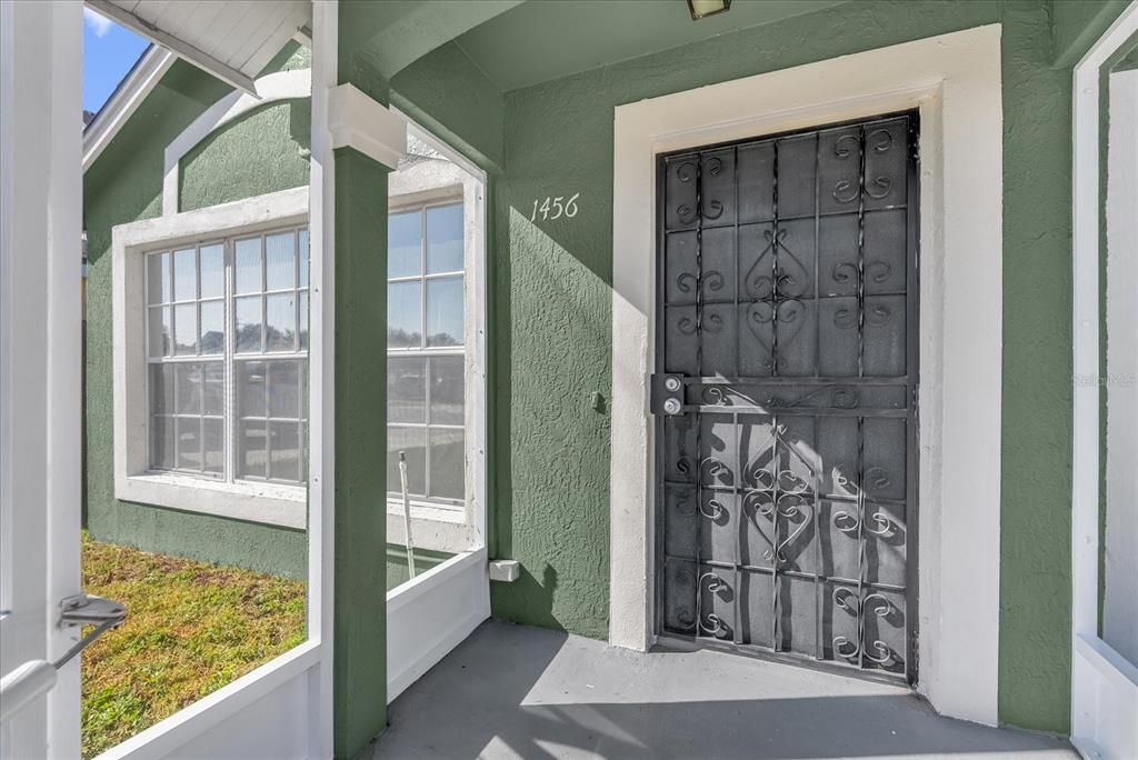 For Sale: $309,000 (2 beds, 2 baths, 936 Square Feet)