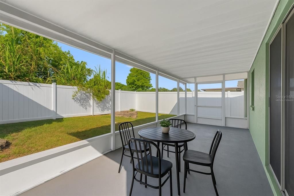 For Sale: $309,000 (2 beds, 2 baths, 936 Square Feet)