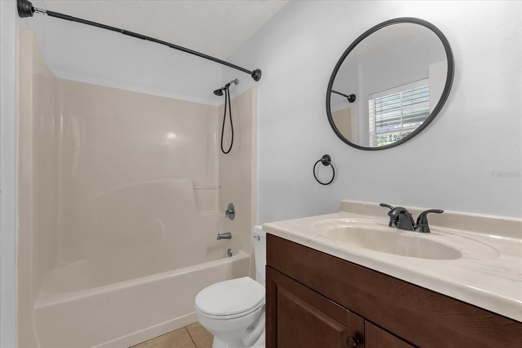 For Sale: $309,000 (2 beds, 2 baths, 936 Square Feet)